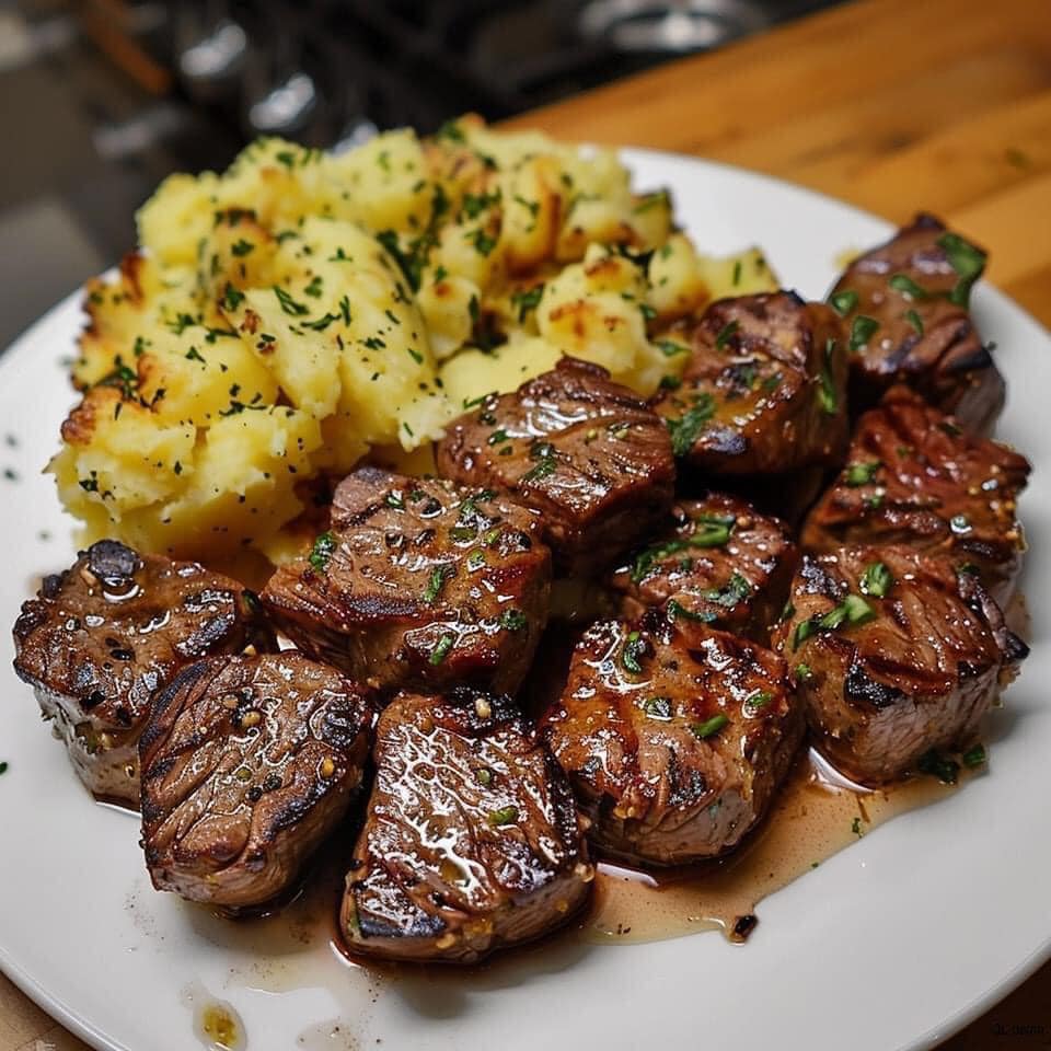 Here’s a delicious recipe for Garlic Butter Steak Bites paired with Cheesy Smashed Potatoes. This makes a fantastic and flavorful meal that’s sure to impress!
