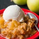 This Classic Apple Crisp Recipe is irresistible!