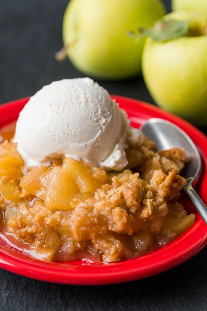 Here’s an irresistible classic apple crisp recipe for you: