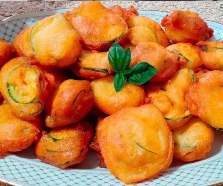 Voici une recette simple et délicieuse pour des nuages de courgettes. Ces petits flocons légers sont parfaits comme apéritif ou accompagnement.